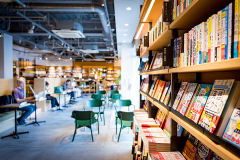 蔦屋書店 柏の葉T-SITE（徒歩6分）